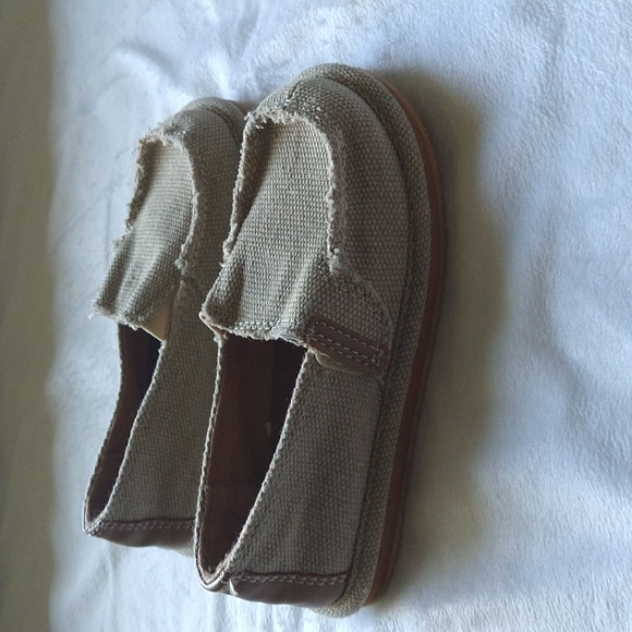 Toddler.Never worn: Canvas Shoes. Size 10 Toddler. Unisex - Picture 8 of 12